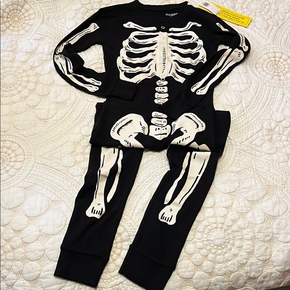 NWT Old Navy glow in the dark skeleton onesie pajamas size large